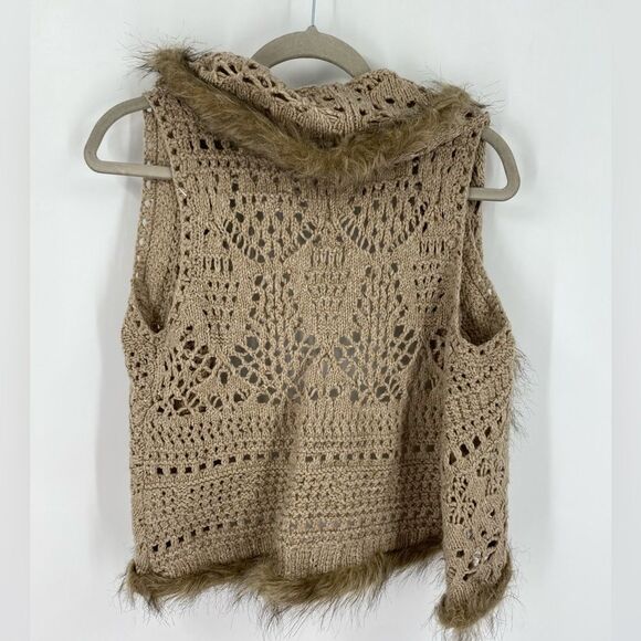 Apt. 9 Tan Crochet Vest with Faux Fur Trim size L - Picture 3 of 3